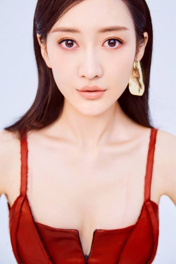 Vương Âu bị cư dân mạng gọi là hồ ly tinh khiến Dương Mịch và Lưu Khải Uy ly hôn - Ảnh 8. Vương Âu bị cư dân mạng gọi là hồ ly tinh khiến Dương Mịch và Lưu Khải Uy ly hôn - Ảnh 8.