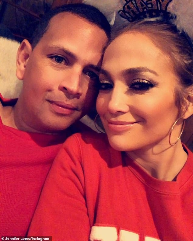 Jennifer Lopez khỏe khoắn đi tập gym cùng bạn trai - Ảnh 10. Jennifer Lopez khỏe khoắn đi tập gym cùng bạn trai - Ảnh 10.