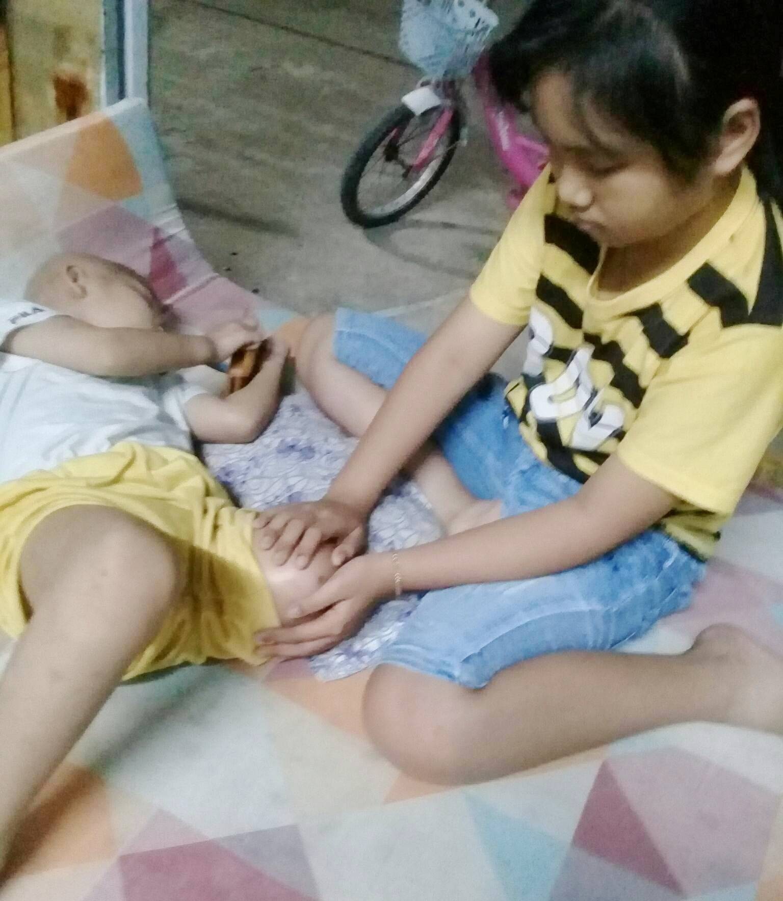 Ước mơ đến trường của cô bé mất 1 chân vì bệnh ung thư - Ảnh 10. Ước mơ đến trường của cô bé mất 1 chân vì bệnh ung thư - Ảnh 10.