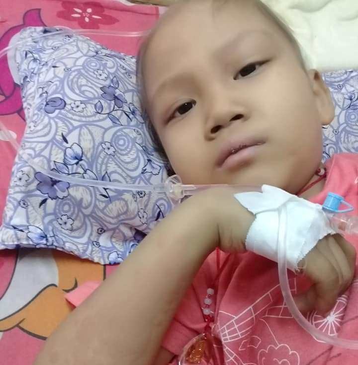 Ước mơ đến trường của cô bé mất 1 chân vì bệnh ung thư - Ảnh 2. Ước mơ đến trường của cô bé mất 1 chân vì bệnh ung thư - Ảnh 2.