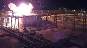 Khoảnh khắc nhà máy dầu Ả rập Xê út  nổ như “cầu lửa”