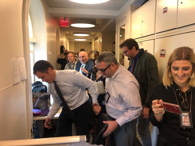 Chuột gây hỗn loạn trong cuộc họp báo ở Nhà Trắng