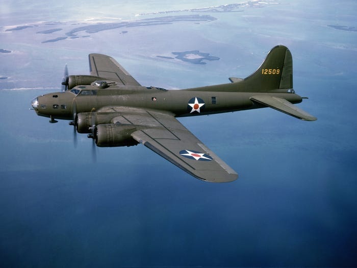 “Pháo đài bay” B-17 của Mỹ gặp nạn, 7 người chết