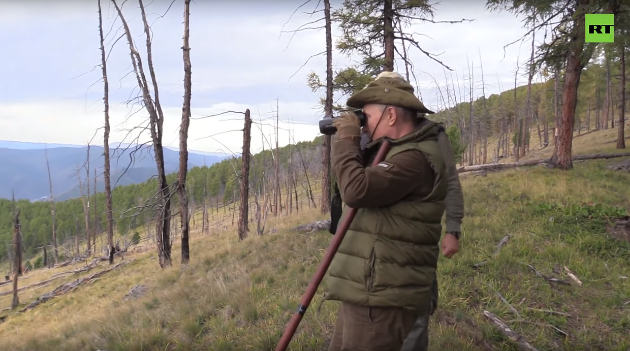 Tổng thống Putin leo núi, lái xe địa hình