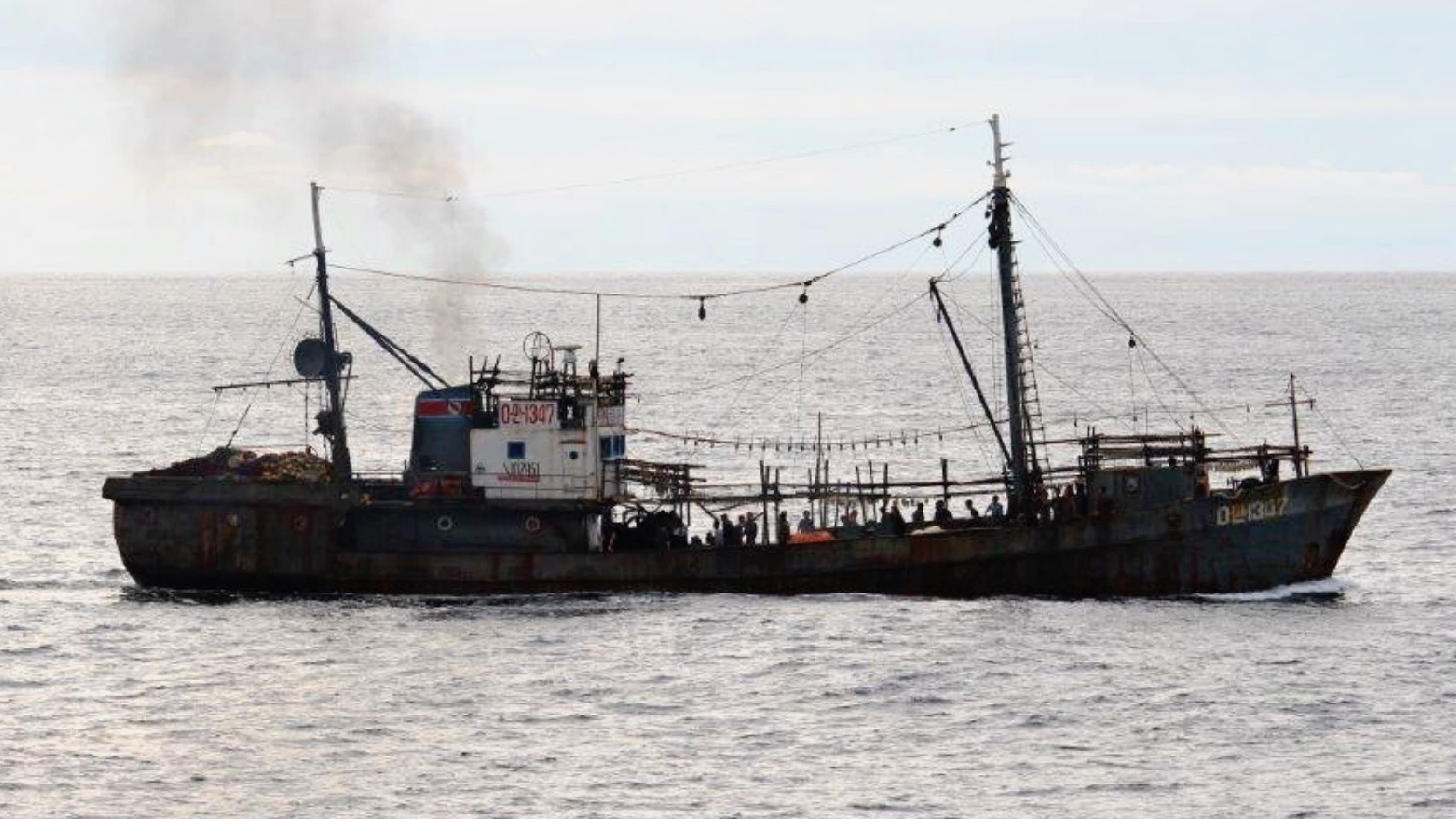 “Canh bạc” đánh bắt xa bờ của tàu cá Triều Tiên vì Trung Quốc cạnh tranh ngư trường