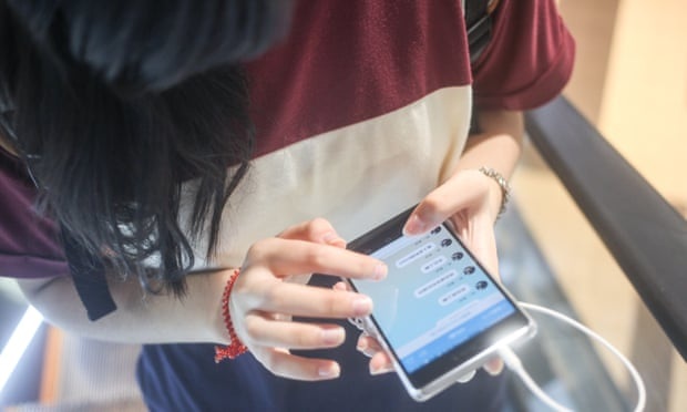 Ngôi sao nhạc pop Nhật Bản bị tấn công tình dục vì ánh mắt selfie