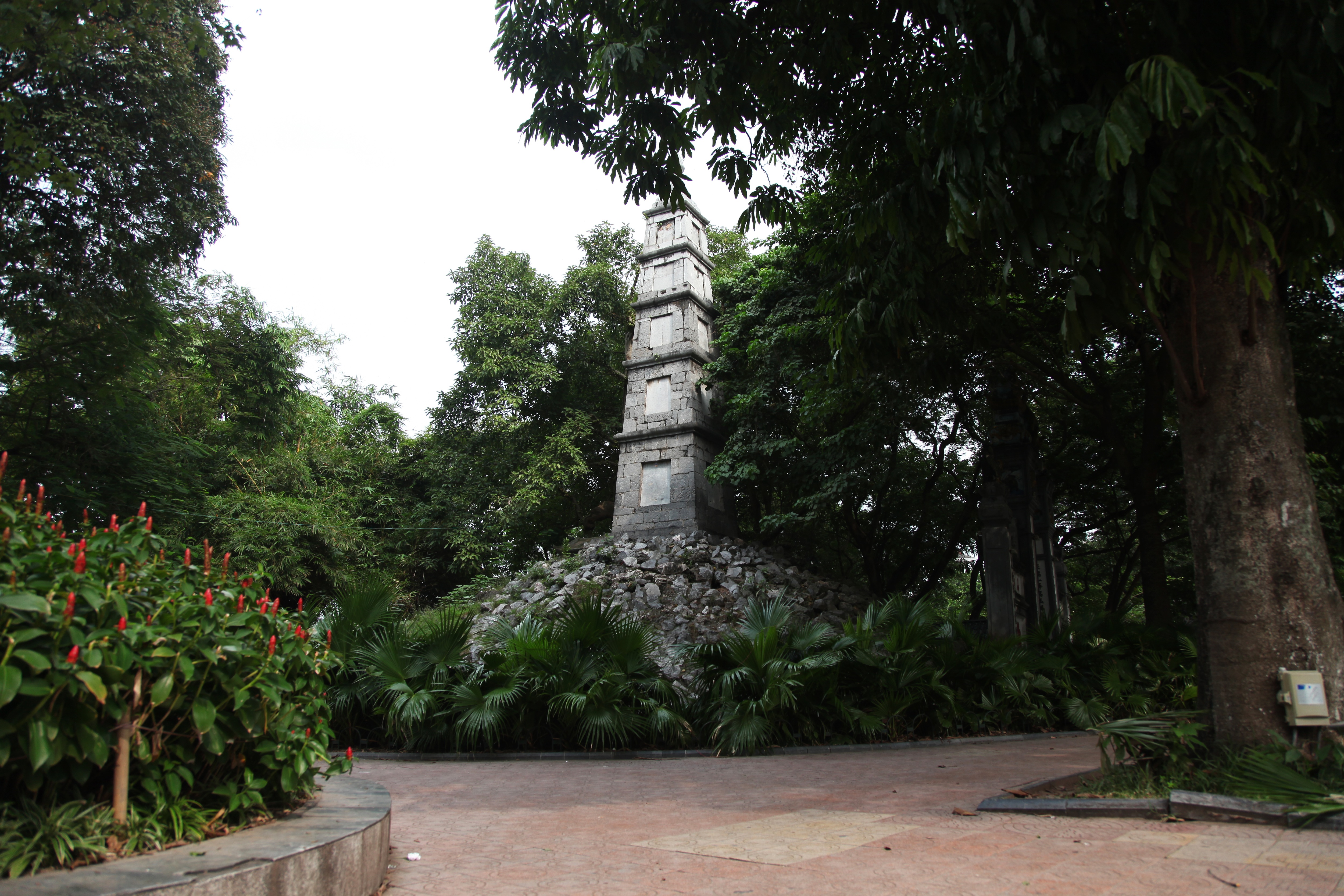 Những thắng cảnh bên hồ Gươm gây tranh cãi về vị trí đặt ga tàu điện ngầm - 1 Những thắng cảnh bên hồ Gươm gây tranh cãi về vị trí đặt ga tàu điện ngầm - 1