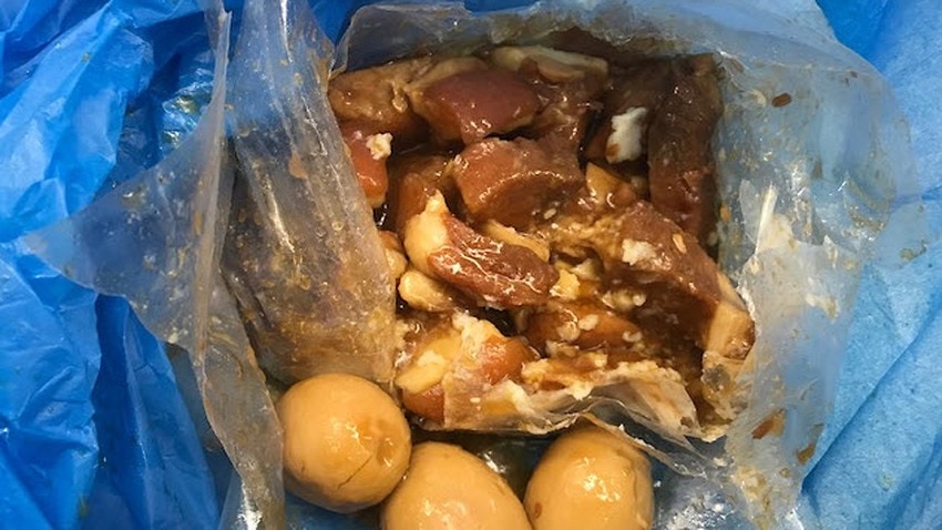 Australia trục xuất một phụ nữ Việt Nam mang thịt lợn nhập cảnh