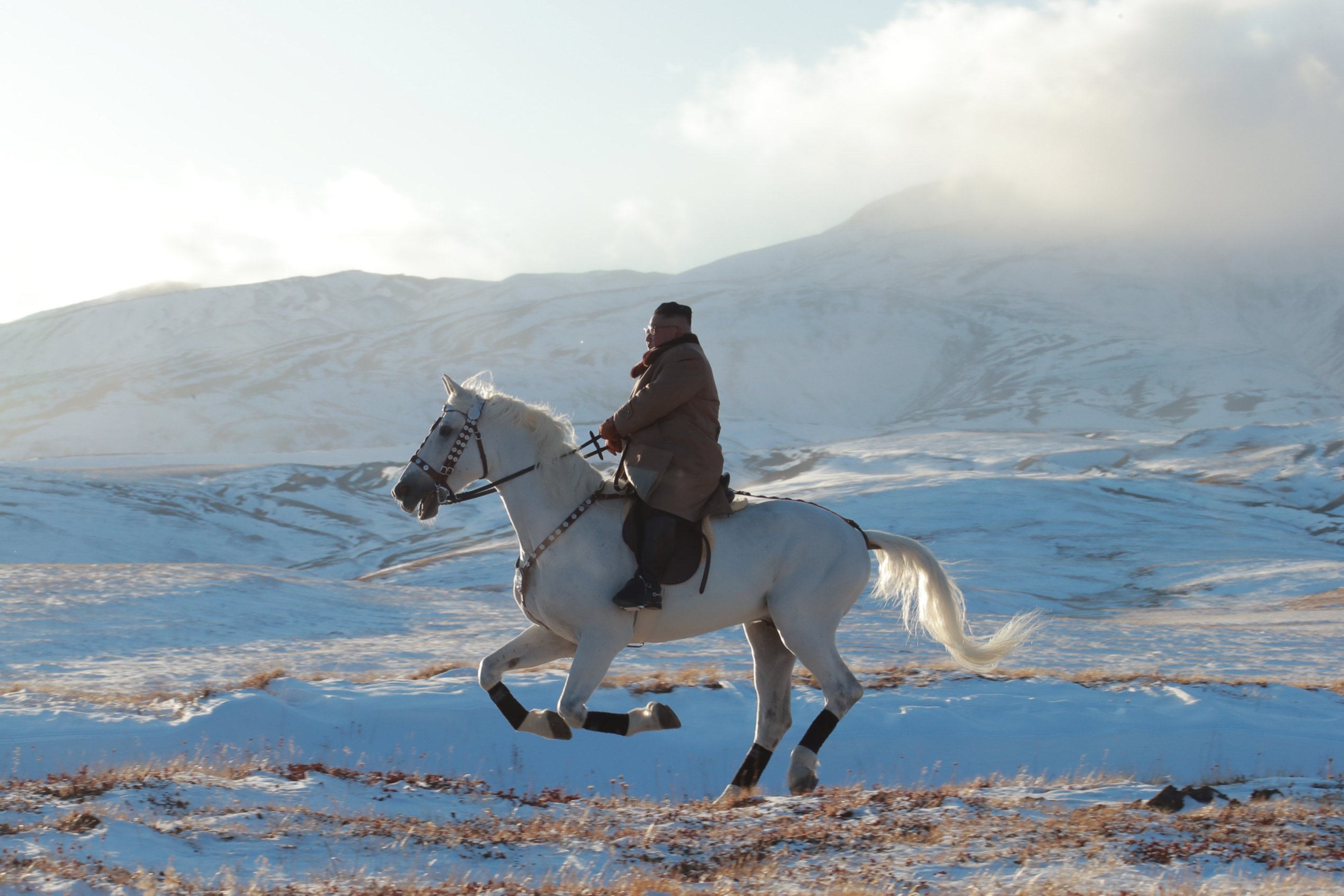 Thông điệp từ màn cưỡi ngựa trắng trên núi thiêng của ông Kim Jong-un