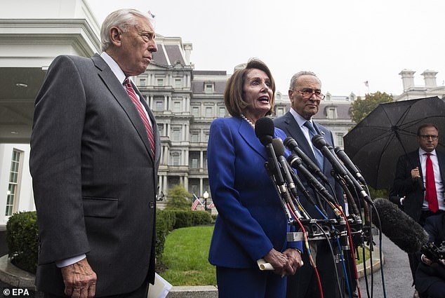 Ông Trump "khẩu chiến" dữ dội với phe Dân chủ tại Nhà Trắng