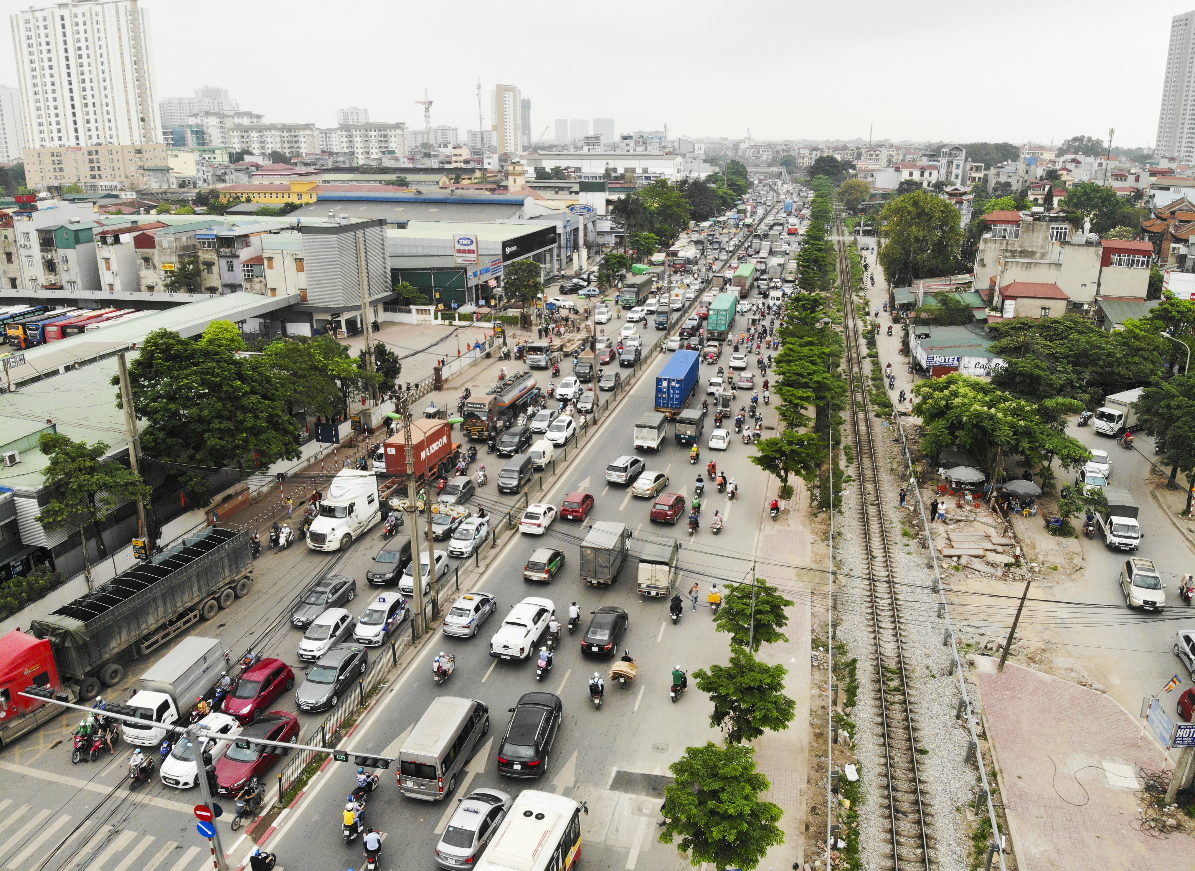 Giao thông “nghẹt thở” tại những ngã tư sắp xây dựng hầm, cầu vượt ở Hà Nội - 12 Giao thông “nghẹt thở” tại những ngã tư sắp xây dựng hầm, cầu vượt ở Hà Nội - 12