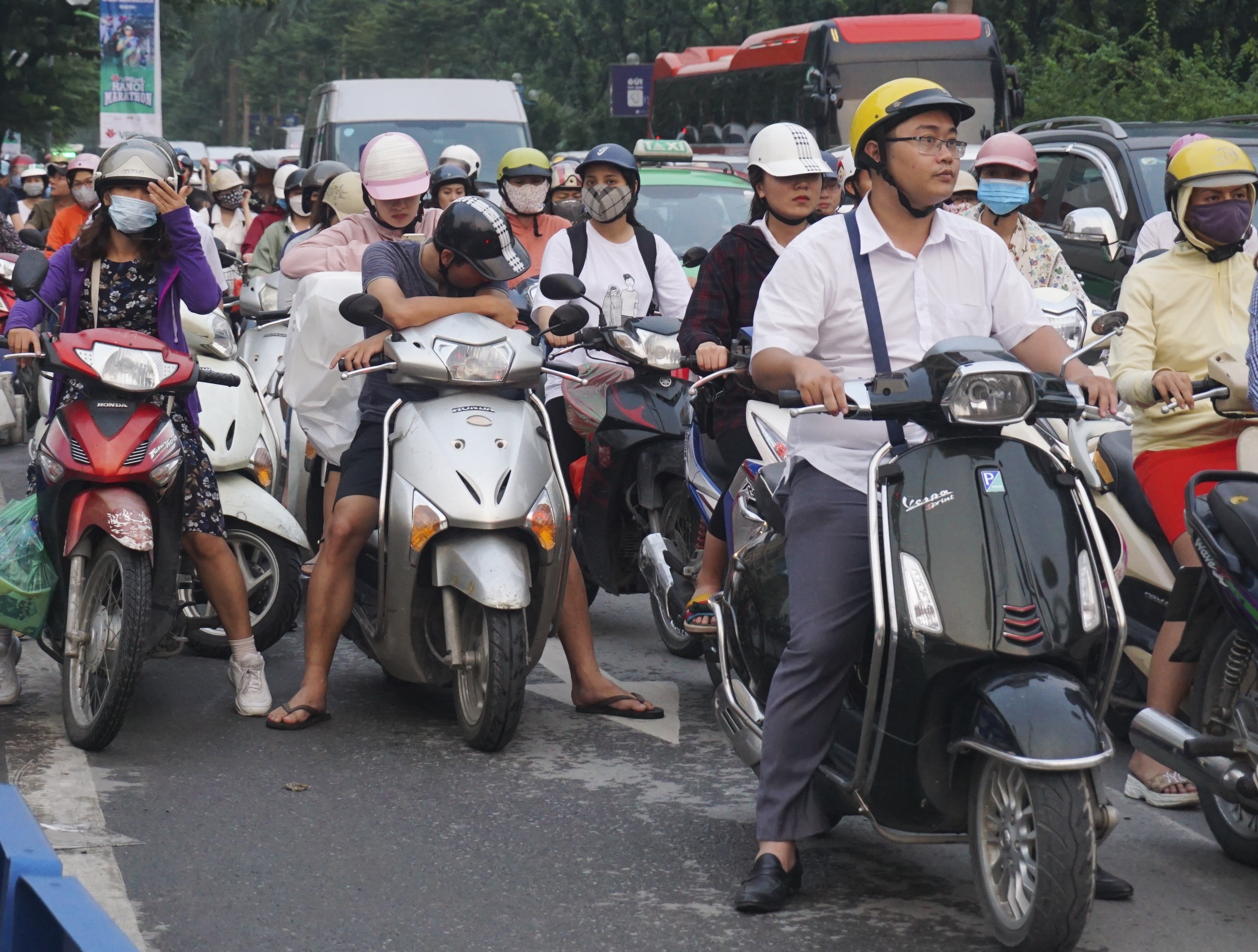 Giao thông “nghẹt thở” tại những ngã tư sắp xây dựng hầm, cầu vượt ở Hà Nội - 5 Giao thông “nghẹt thở” tại những ngã tư sắp xây dựng hầm, cầu vượt ở Hà Nội - 5