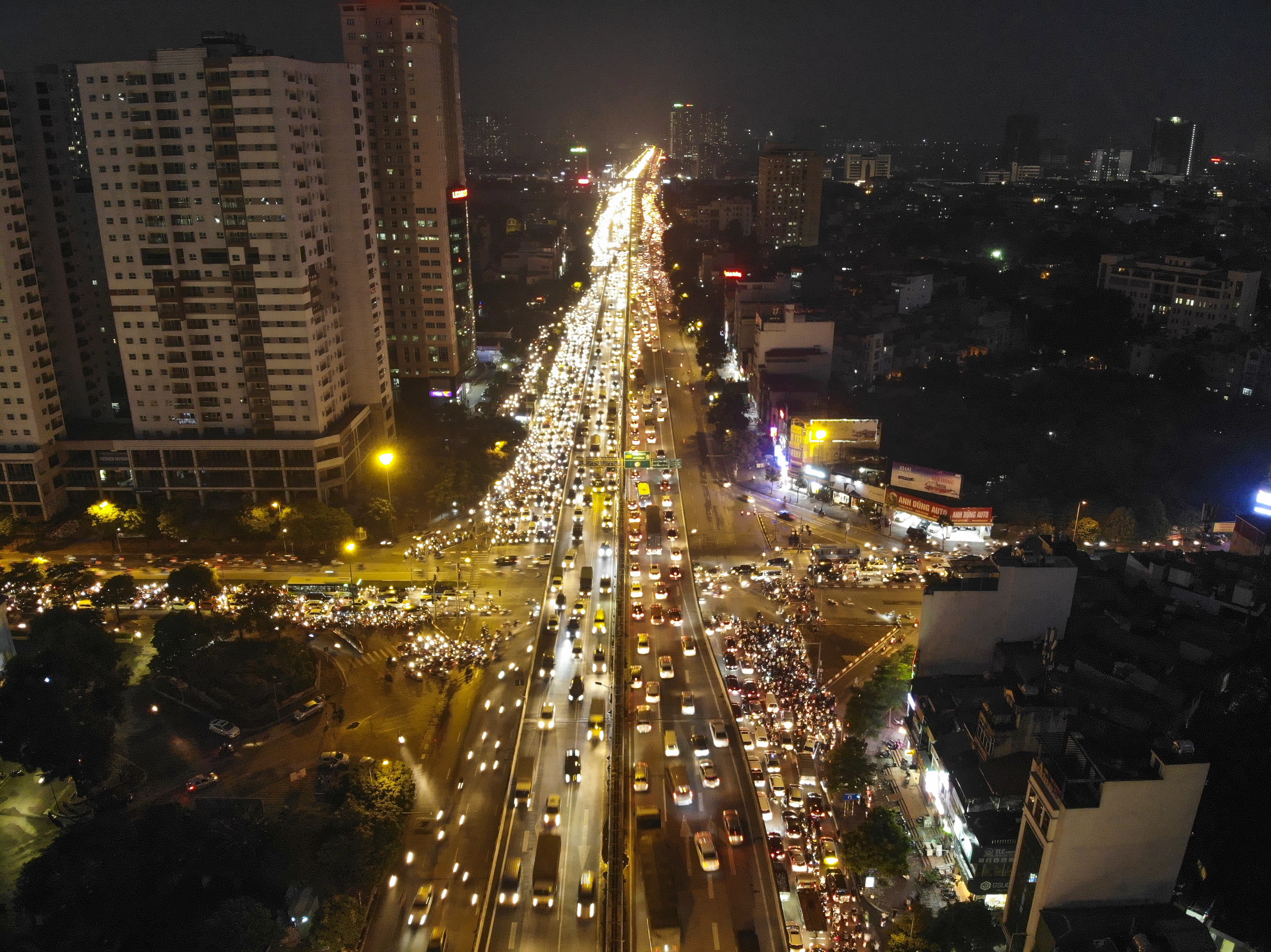 Giao thông “nghẹt thở” tại những ngã tư sắp xây dựng hầm, cầu vượt ở Hà Nội - 13 Giao thông “nghẹt thở” tại những ngã tư sắp xây dựng hầm, cầu vượt ở Hà Nội - 13