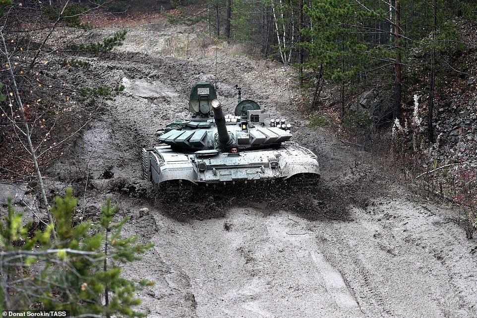 Bên trong nhà máy sản xuất siêu tăng huyền thoại của Nga