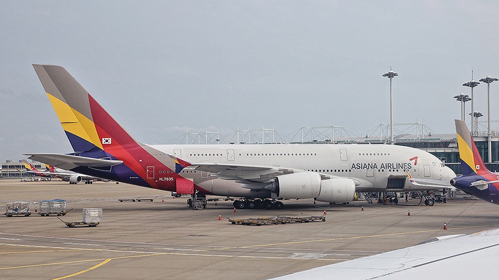 Hành khách hoảng hốt chứng kiến động cơ máy bay Hàn Quốc bốc cháy ngùn ngụt