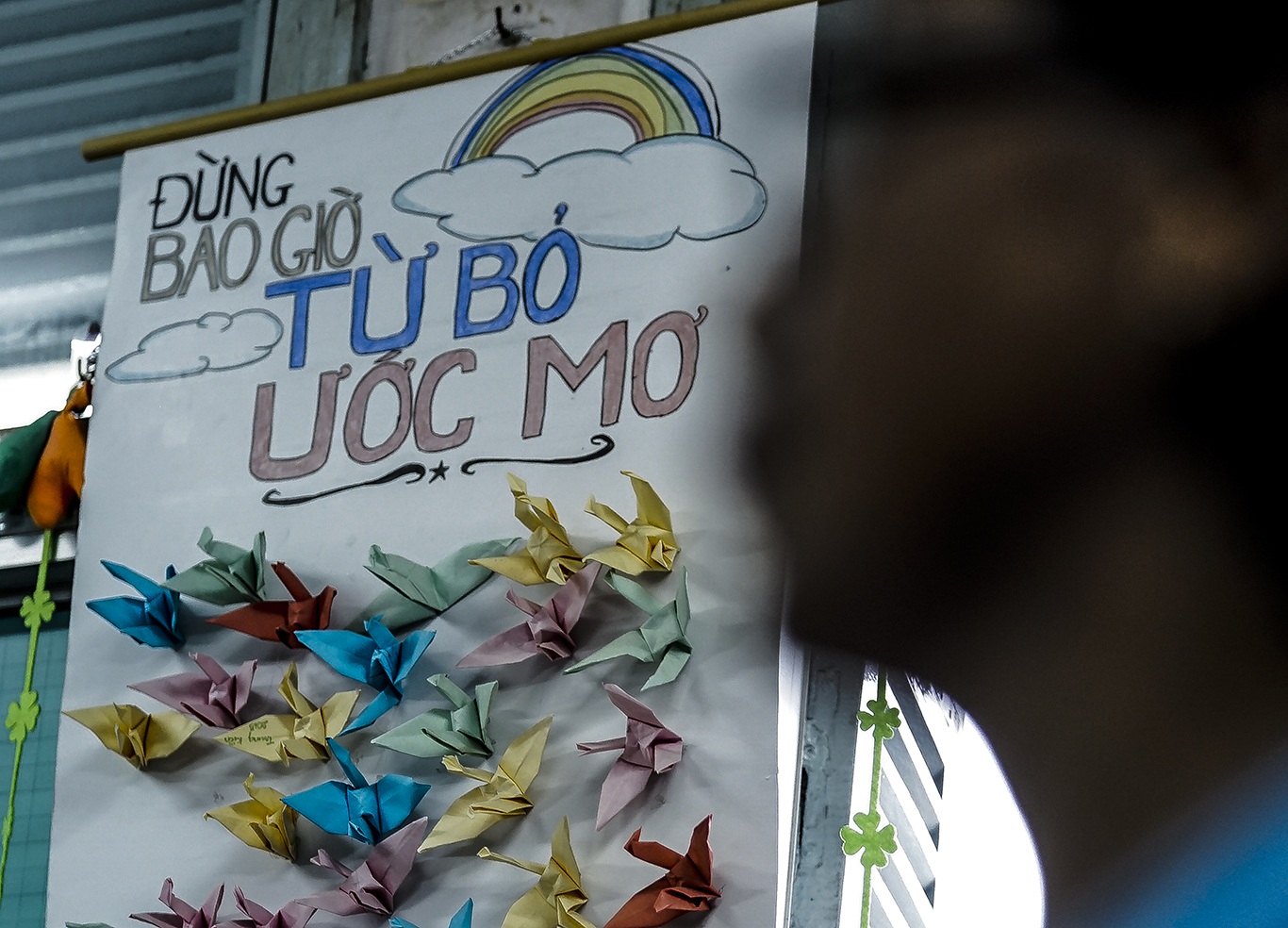 Cô giáo một thập kỷ ở lớp học trò qua đời, cô vẫn phải mỉm cười - 10 Cô giáo một thập kỷ ở lớp học trò qua đời, cô vẫn phải mỉm cười - 10