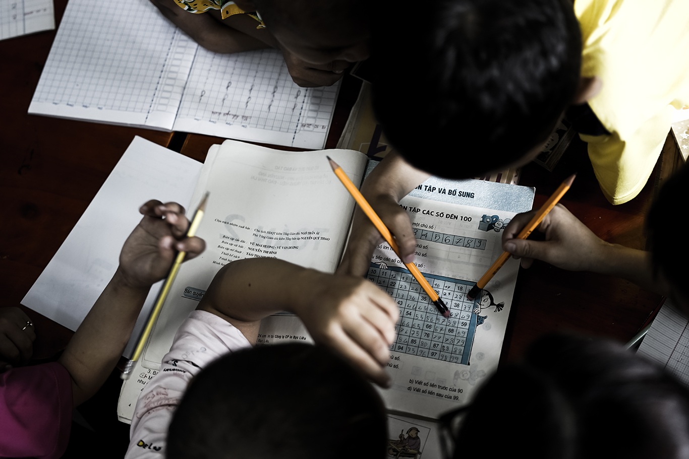 Cô giáo một thập kỷ ở lớp học trò qua đời, cô vẫn phải mỉm cười - 16 Cô giáo một thập kỷ ở lớp học trò qua đời, cô vẫn phải mỉm cười - 16
