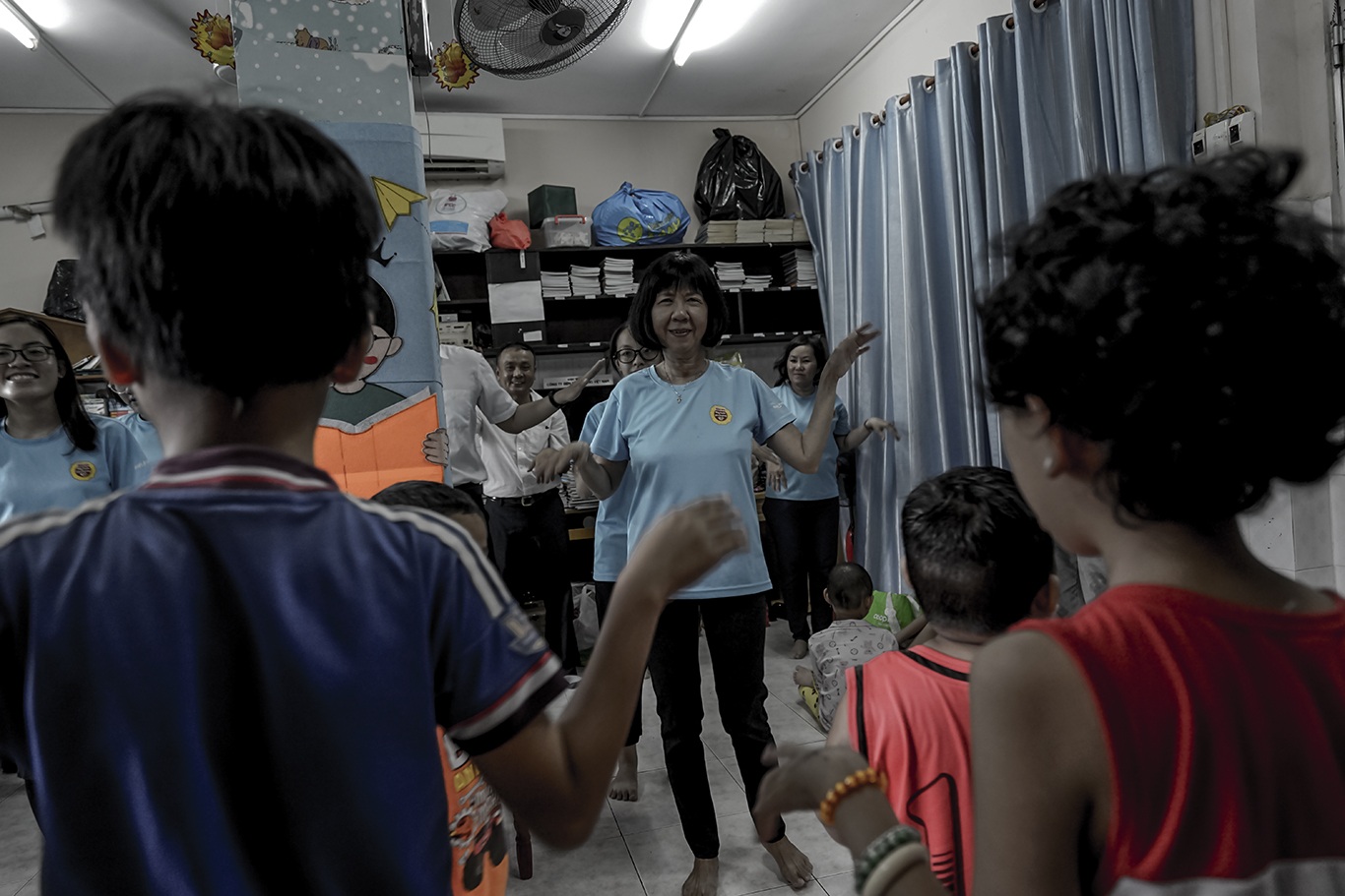 Cô giáo một thập kỷ ở lớp học trò qua đời, cô vẫn phải mỉm cười - 12 Cô giáo một thập kỷ ở lớp học trò qua đời, cô vẫn phải mỉm cười - 12