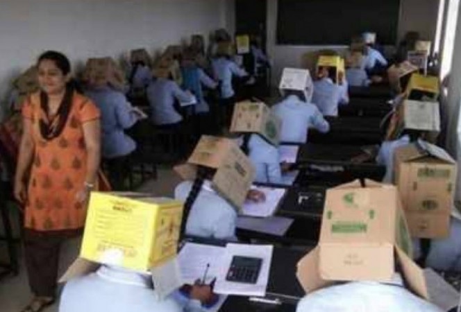 Ngôi trường Ấn Độ hứng "bão" chỉ trích vì cho sinh viên đội thùng giấy để chống coi cóp