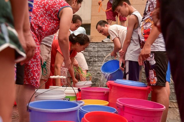 Vụ “nước bẩn” Sông Đà: Người dân phải được bồi thường thiệt hại! - 2 Vụ “nước bẩn” Sông Đà: Người dân phải được bồi thường thiệt hại! - 2