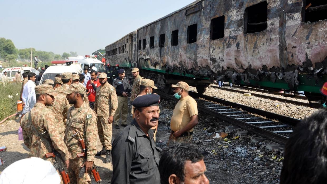 Hiện trường thảm khốc vụ nổ bình gas trên tàu Pakistan làm 74 người chết