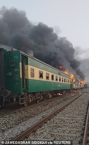 Hiện trường thảm khốc vụ nổ bình gas trên tàu Pakistan làm 74 người chết