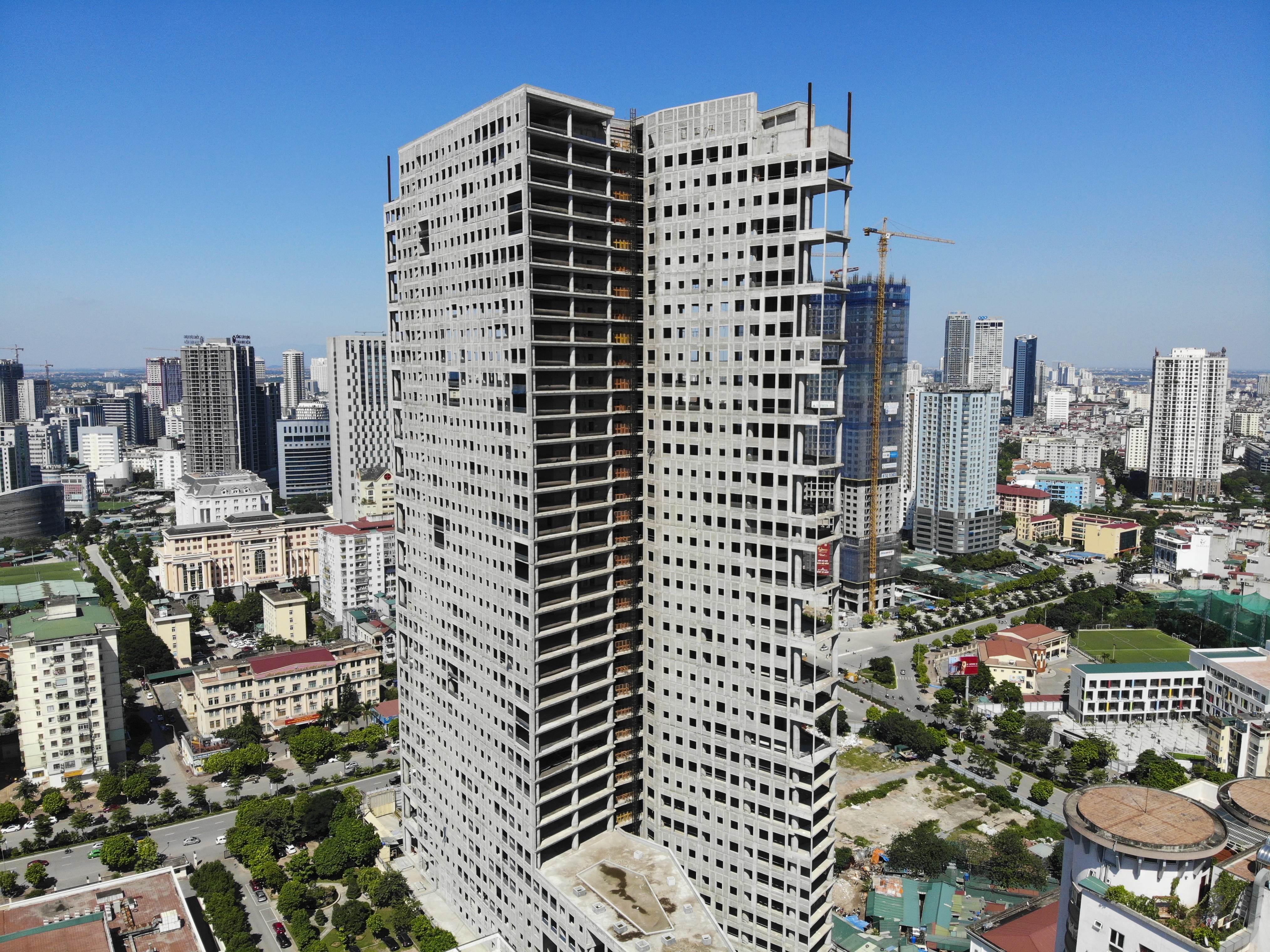 Những tòa cao ốc bỏ hoang sừng sững giữa đất vàng Hà Nội - 7 Những tòa cao ốc bỏ hoang sừng sững giữa đất vàng Hà Nội - 7
