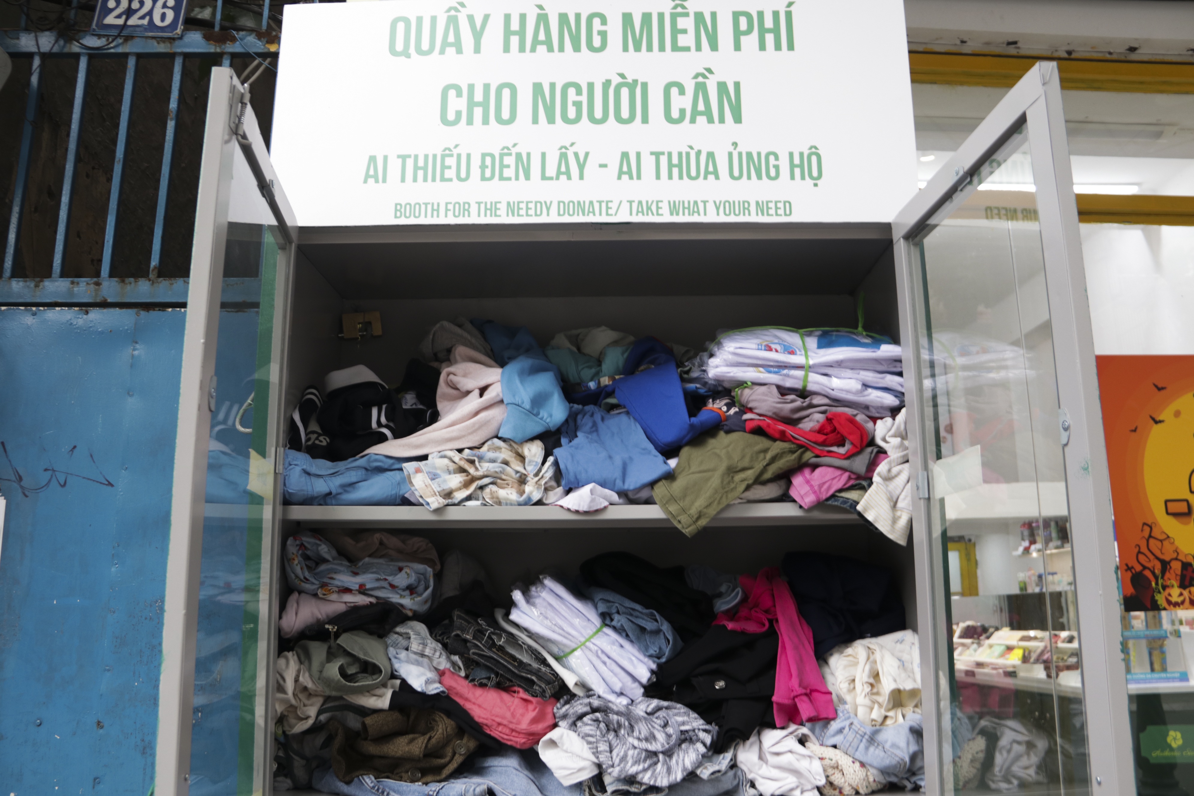 Hà Nội: Xuất hiện nhiều tủ quần áo 0 đồng dành cho người nghèo ...