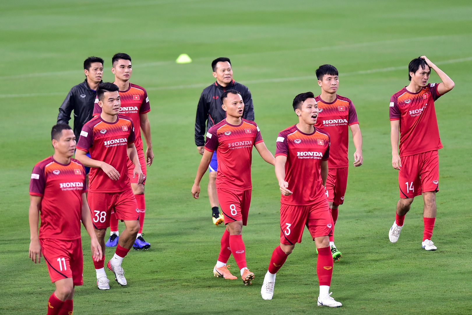 HLV Park Hang Seo hỏi thăm Quang Hải, tự tay kiểm tra vết thương Thành Chung - 10 HLV Park Hang Seo hỏi thăm Quang Hải, tự tay kiểm tra vết thương Thành Chung - 10