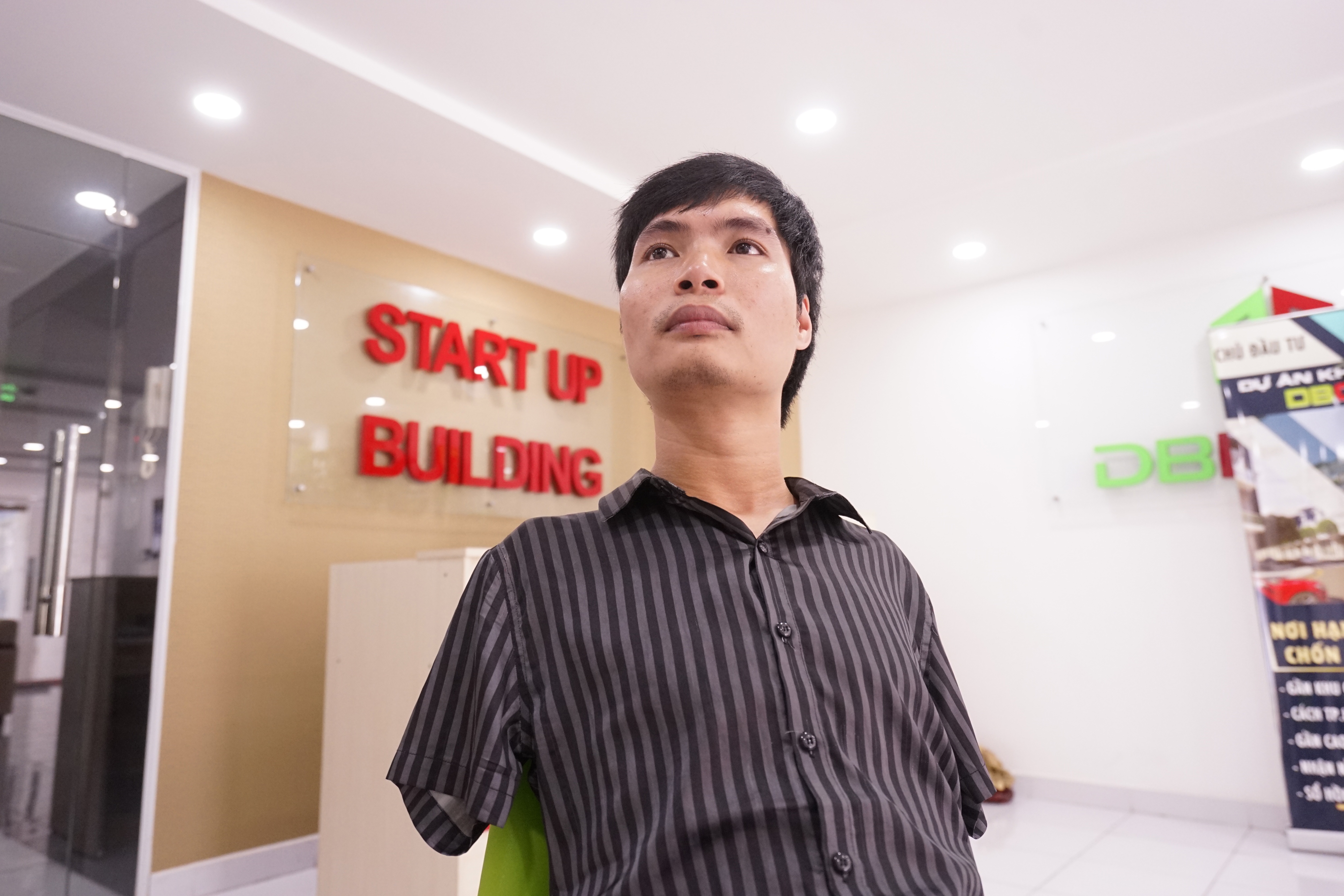 Cuộc đời cha thay cho đôi tay con - 4 Cuộc đời cha thay cho đôi tay con - 4