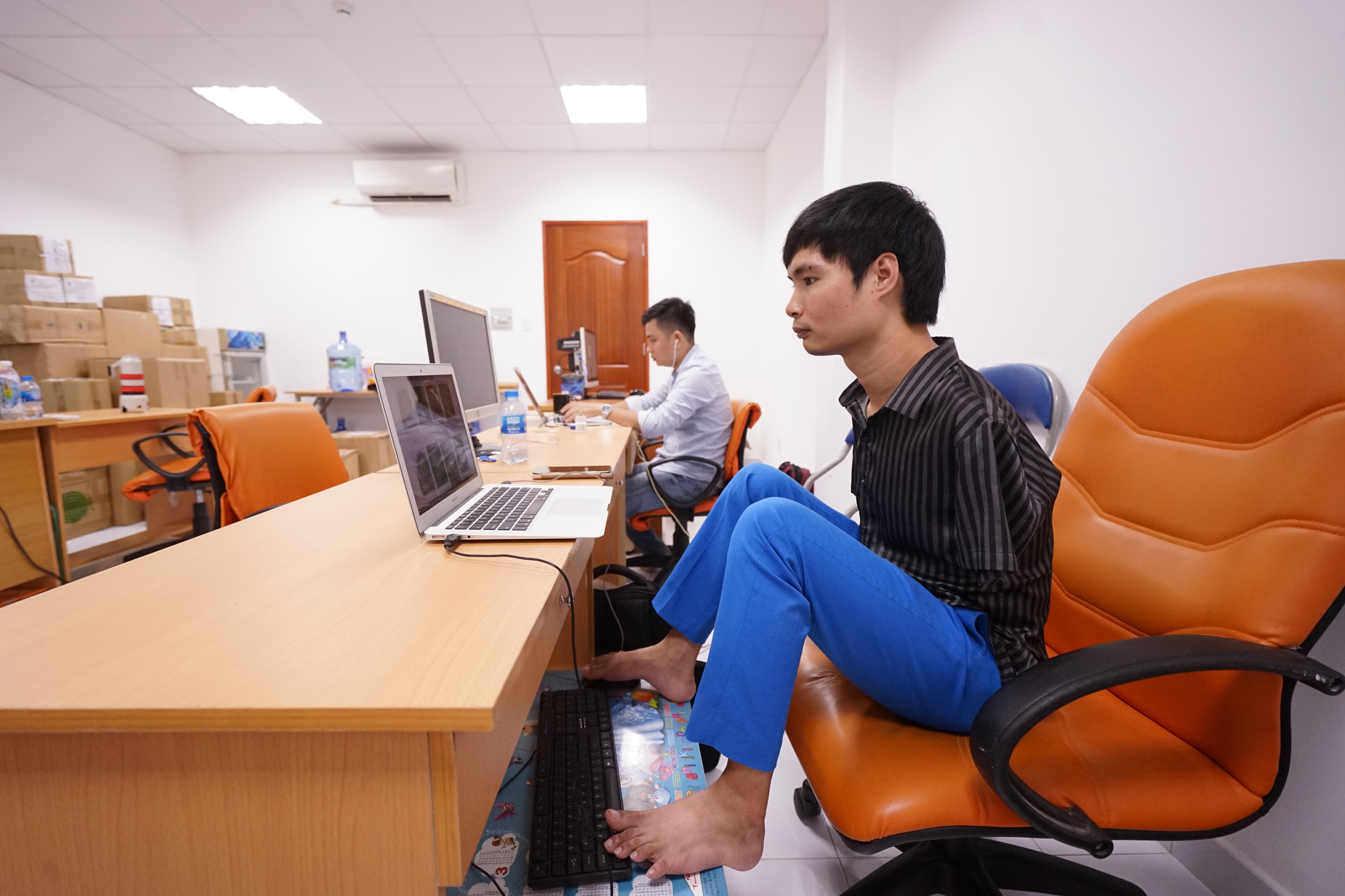 Cuộc đời cha thay cho đôi tay con - 19 Cuộc đời cha thay cho đôi tay con - 19
