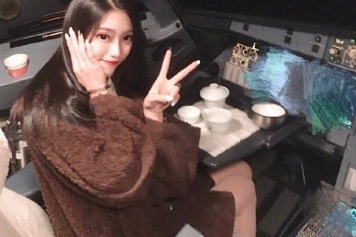 Bức ảnh của nữ sinh viên khiến phi công Trung Quốc bị cấm bay trọn đời