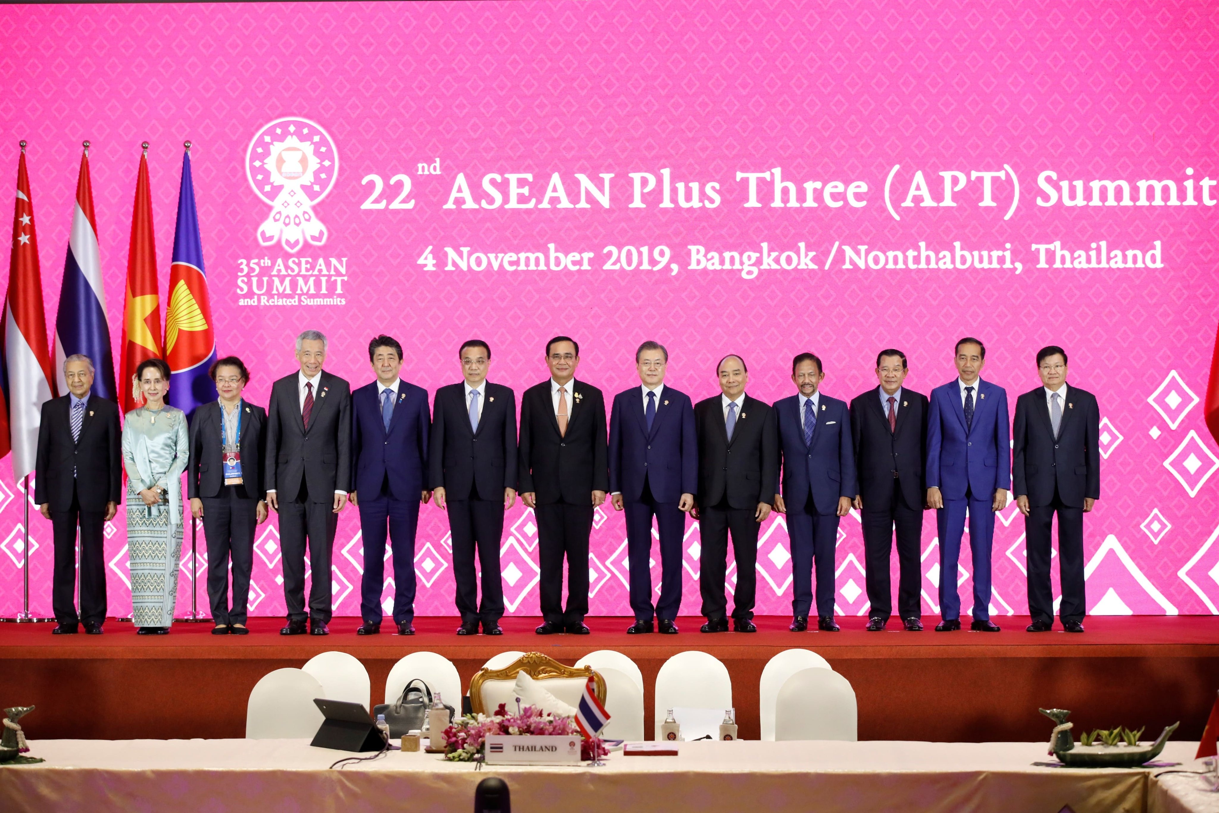 Philippines giải thích lý do ông Duterte không chụp ảnh chung với các lãnh đạo ASEAN+3