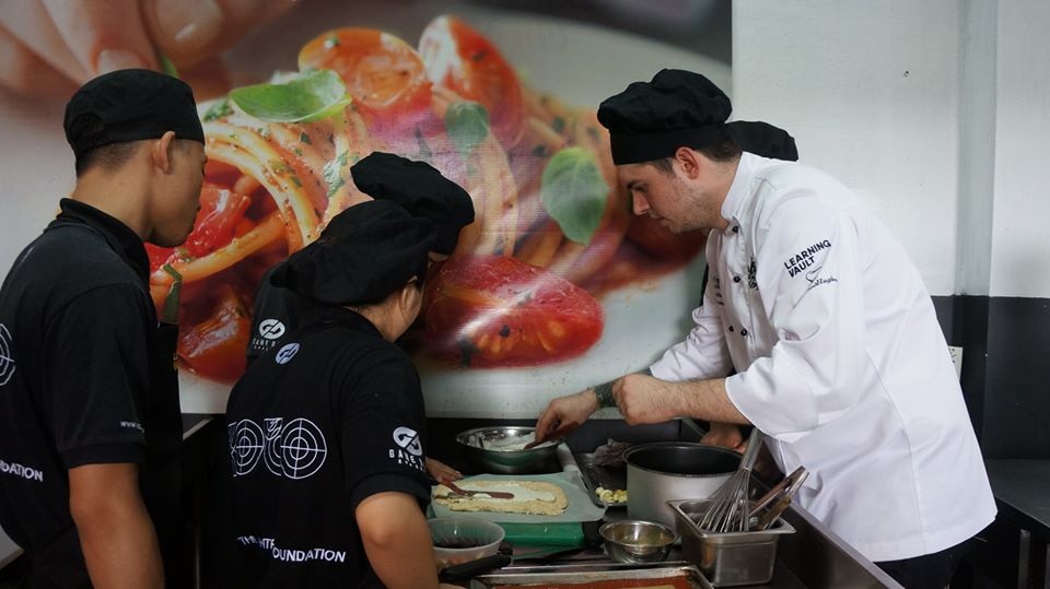 Nhà hàng Việt từng đón cựu Tổng thống Mỹ Bill Clinton lên báo nước ngoài