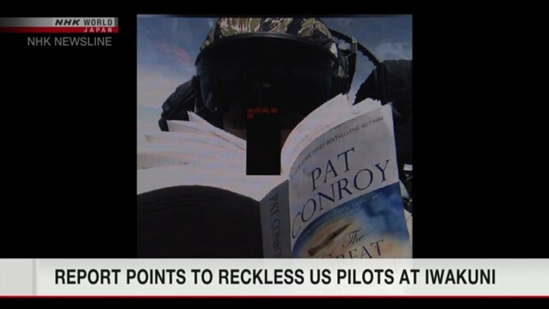Nhật Bản "nóng mặt" vì phi công Mỹ đọc sách, chụp ảnh tự sướng khi lái tiêm kích