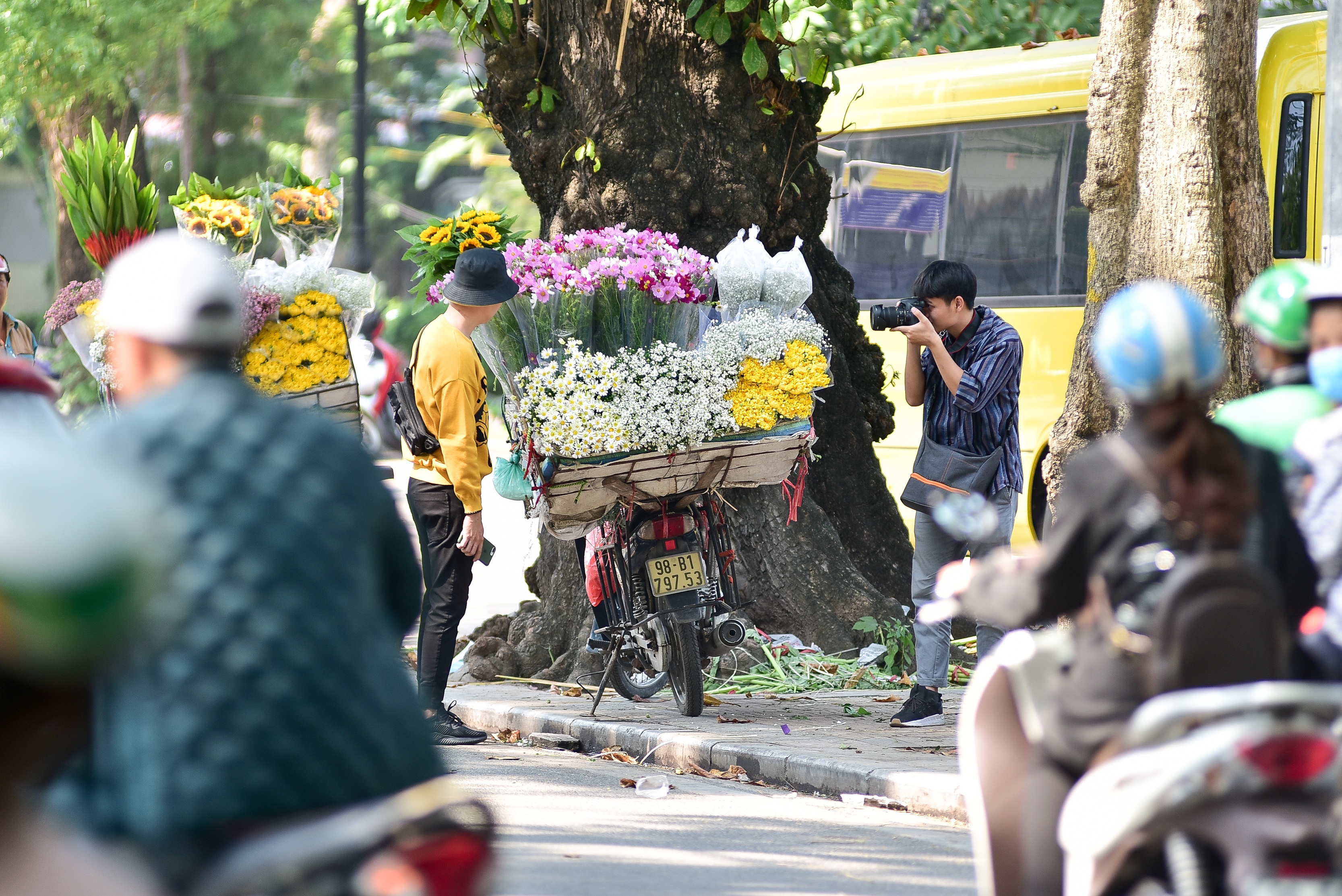 Dạo quanh Hà Nội ngắm họa mi dịu dàng xuống phố - 2 Dạo quanh Hà Nội ngắm họa mi dịu dàng xuống phố - 2