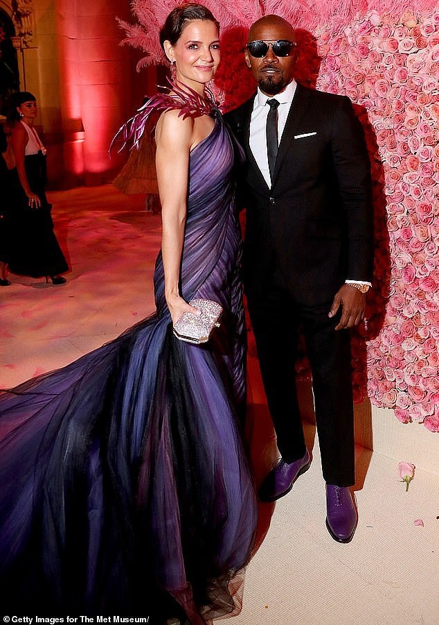 Hậu chia tay Jamie Foxx, Katie Holmes thích nói về… con gái - 6 Hậu chia tay Jamie Foxx, Katie Holmes thích nói về… con gái - 6