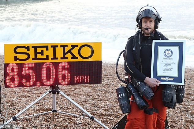 "Người tên lửa" Anh bay lượn phá kỷ lục thế giới