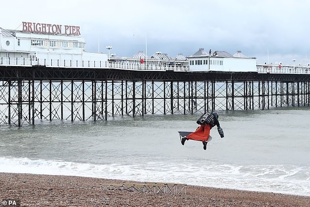 "Người tên lửa" Anh bay lượn phá kỷ lục thế giới