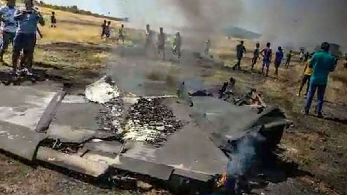 Video máy bay chiến đấu Ấn Độ bốc cháy trên không nghi do đâm phải chim