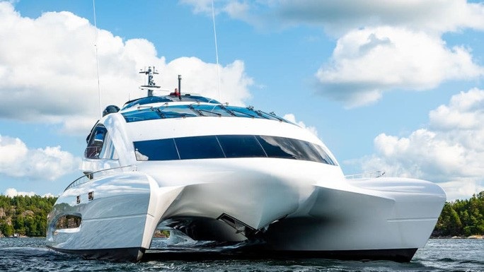 Mục kích “tàu vũ trụ trên mặt nước”