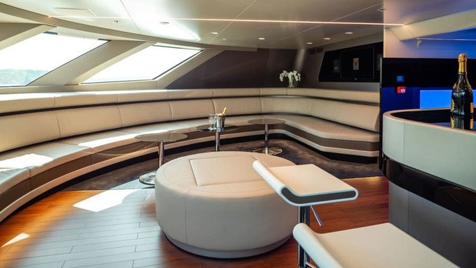 Mục kích “tàu vũ trụ trên mặt nước”