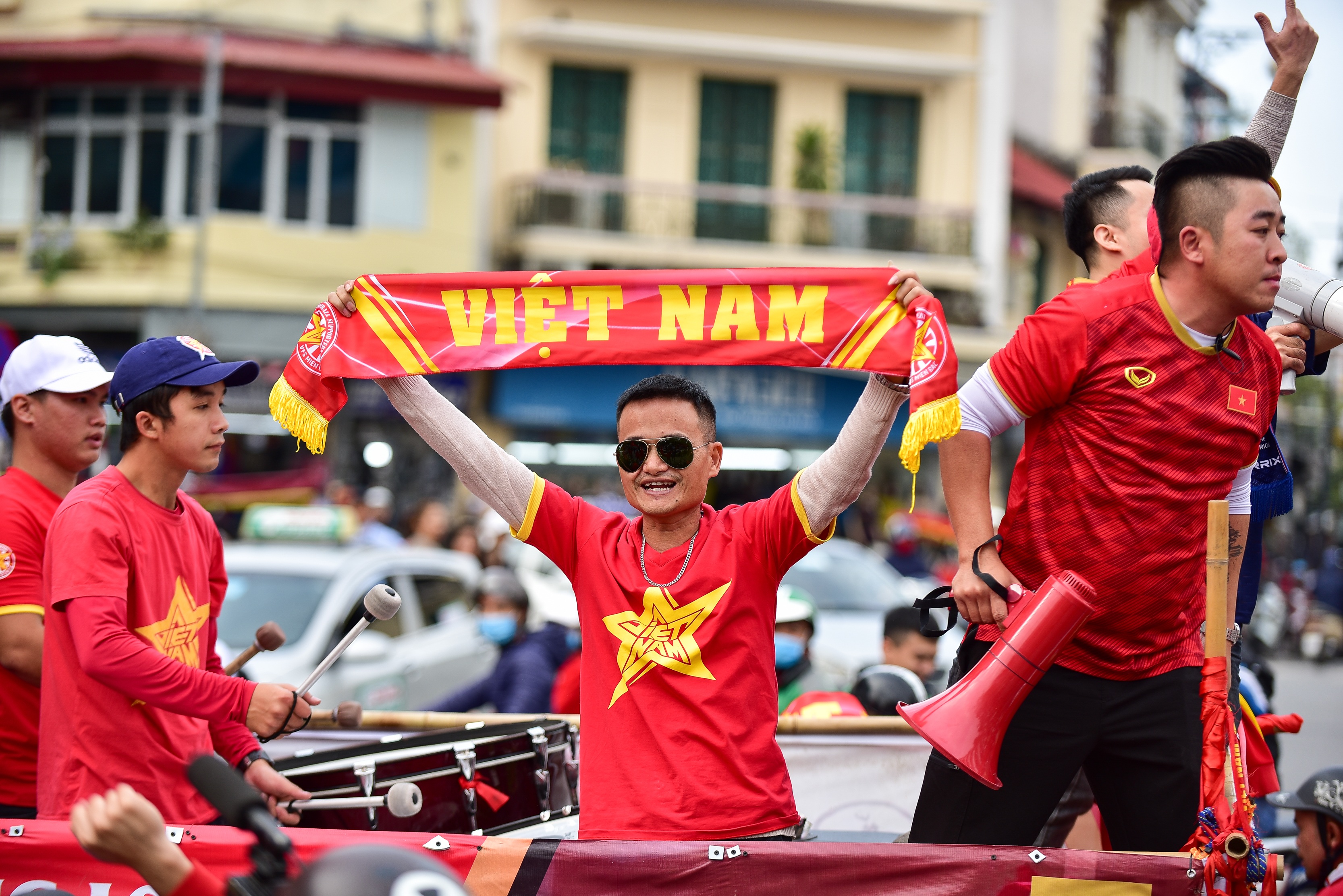 Cổ động viên tiếp lửa cho đội tuyển Việt Nam trước trận gặp Thái Lan - 13 Cổ động viên tiếp lửa cho đội tuyển Việt Nam trước trận gặp Thái Lan - 13