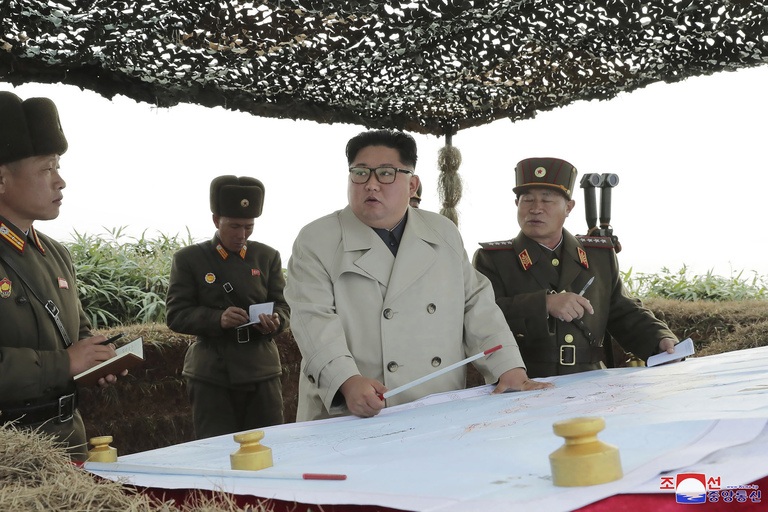 Quân nhân Triều Tiên òa khóc khi gặp ông Kim Jong-un