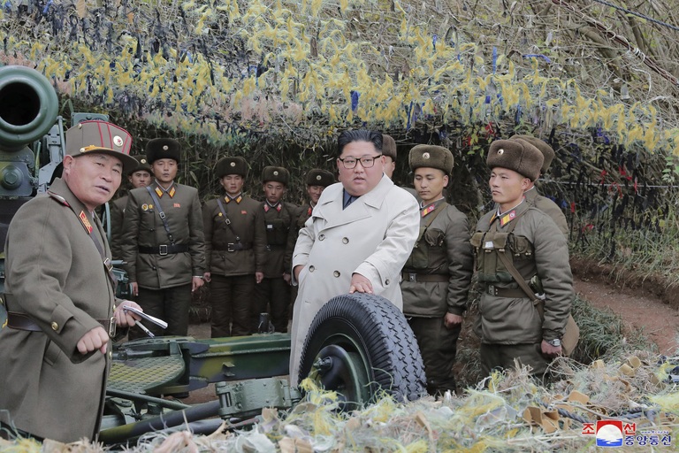 Quân nhân Triều Tiên òa khóc khi gặp ông Kim Jong-un