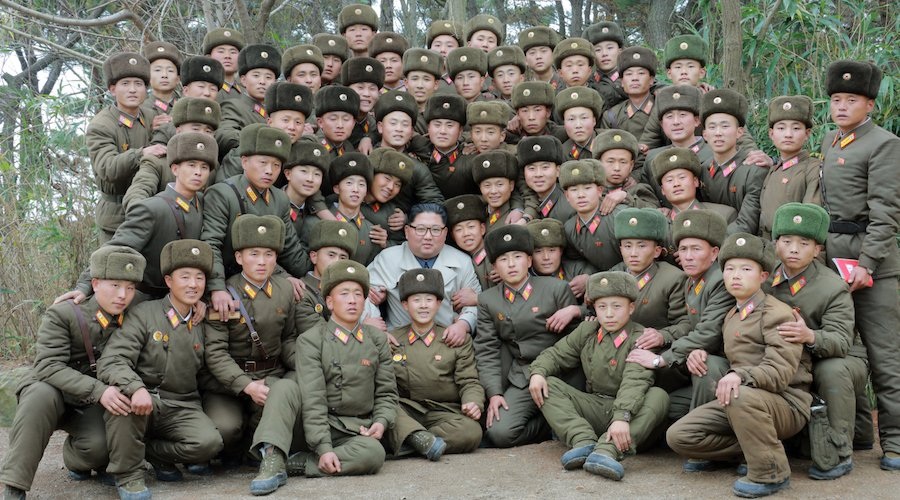 Quân nhân Triều Tiên òa khóc khi gặp ông Kim Jong-un