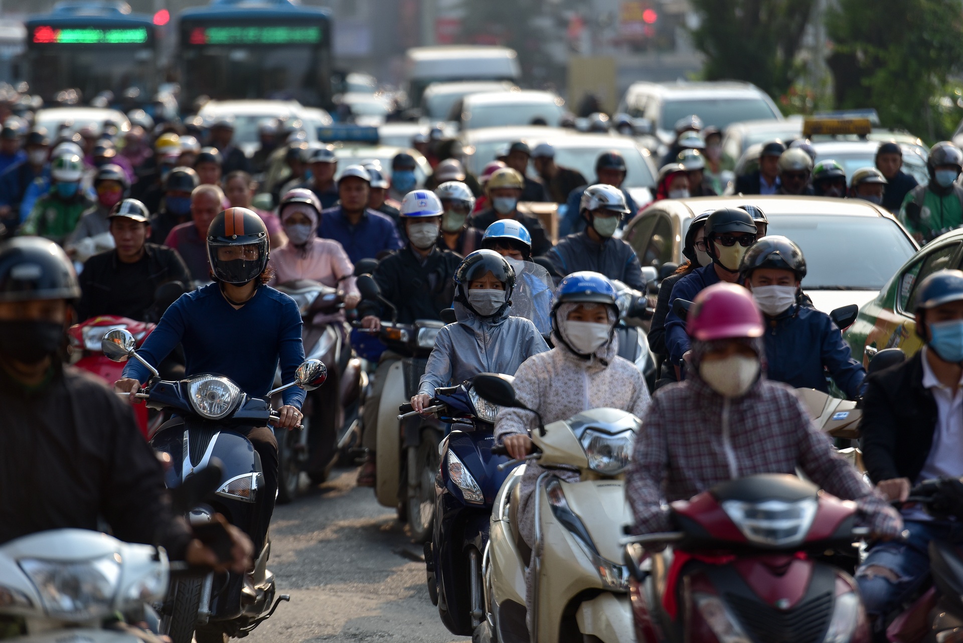 Vật vã băng qua nút giao thông rối loạn bậc nhất Hà Nội - 15 Vật vã băng qua nút giao thông rối loạn bậc nhất Hà Nội - 15