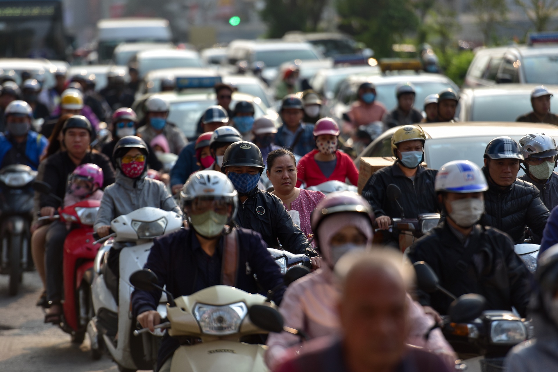 Vật vã băng qua nút giao thông rối loạn bậc nhất Hà Nội - 18 Vật vã băng qua nút giao thông rối loạn bậc nhất Hà Nội - 18