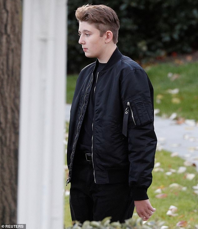 Cậu út nhà Trump mới 13 tuổi đã cao hơn 1,9 mét