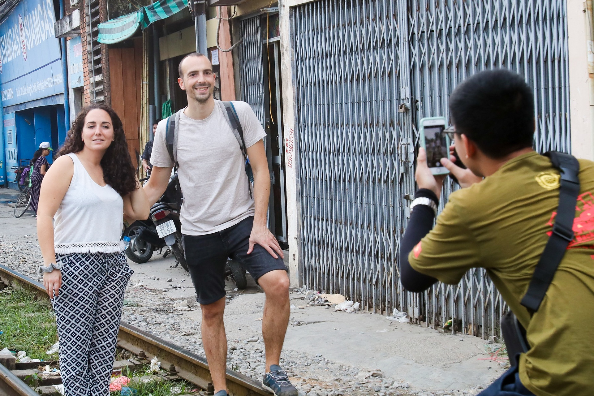 X&oacute;m c&agrave; ph&ecirc; đường t&agrave;u mới vừa mở cửa đ&atilde; bị khai tử - 6